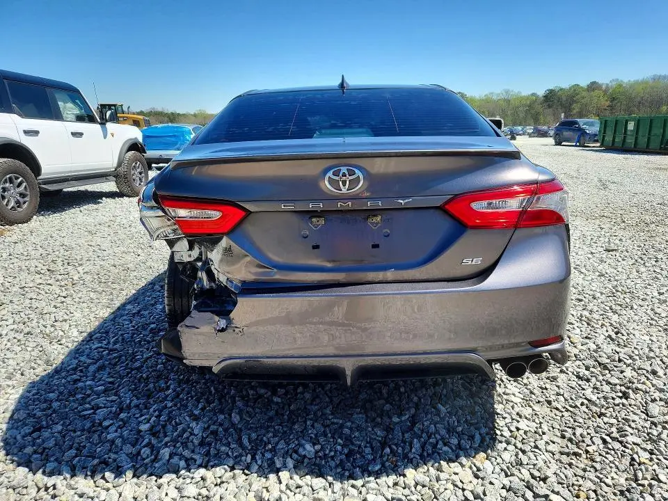 2019 TOYOTA CAMRY SE  
