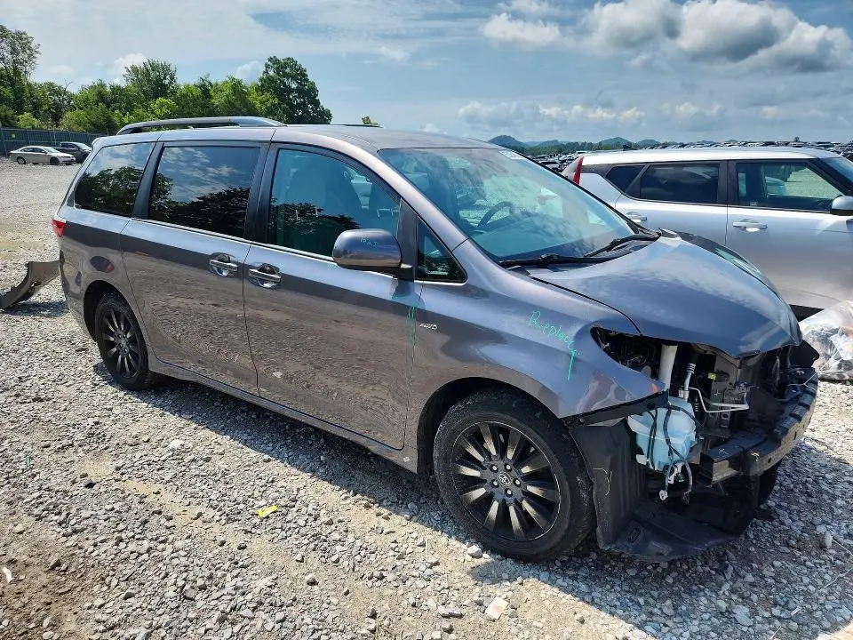 2020 TOYOTA SIENNA LE  