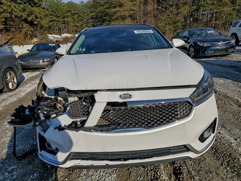 2017 KIA CADENZA PREMIUM  