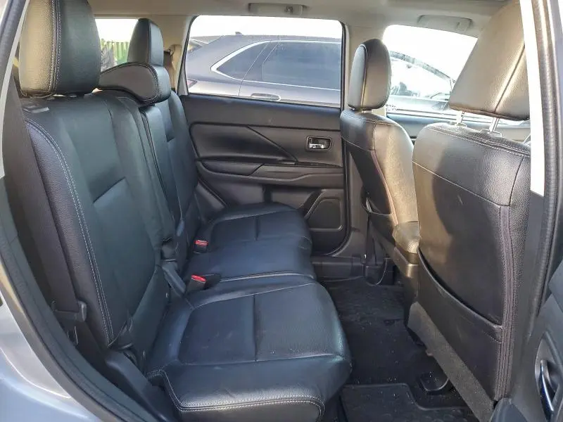 2017 MITSUBISHI OUTLANDER SE  