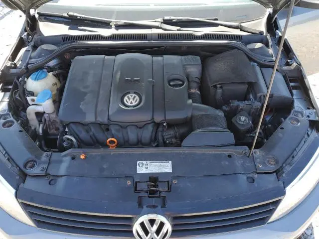 2011 VOLKSWAGEN JETTA SE  
