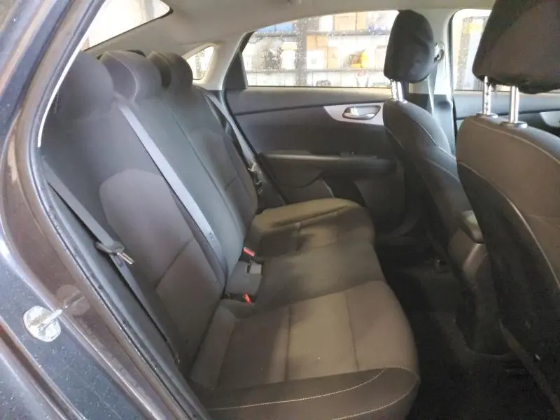 2023 KIA FORTE LX  