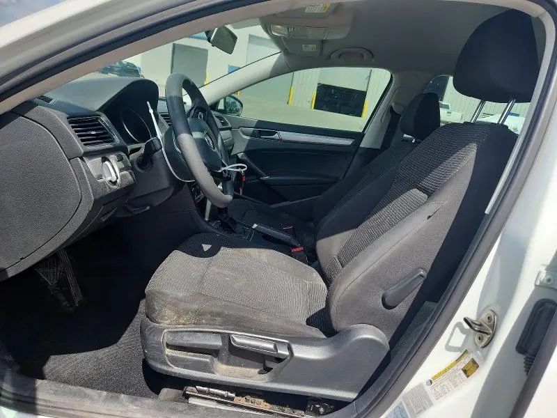 2016 VOLKSWAGEN PASSAT S  