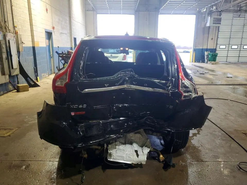 2015 VOLVO XC60 T5  