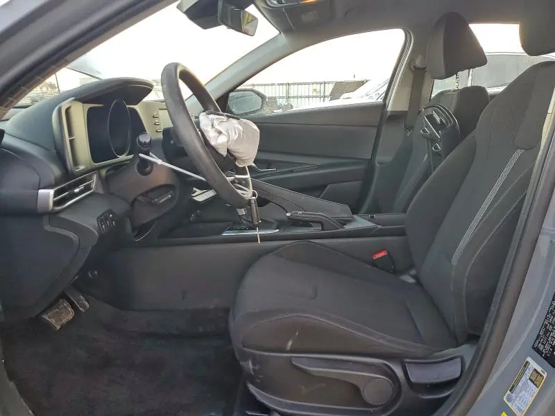 2021 HYUNDAI ELANTRA SE  