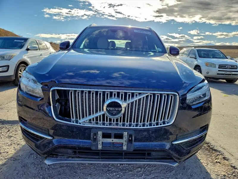 2017 VOLVO XC90 T8  