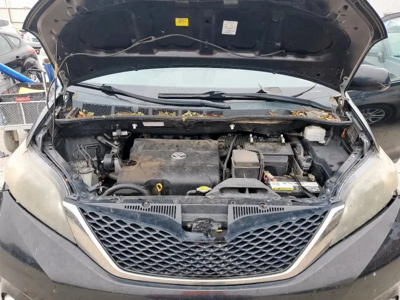 2011 TOYOTA SIENNA SPORT  