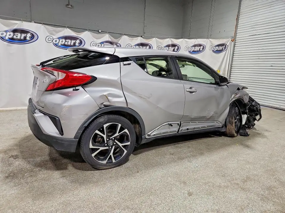 2019 TOYOTA C-HR XLE  