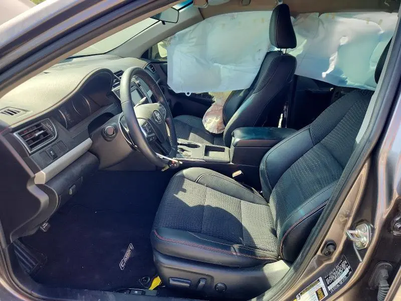 2015 TOYOTA CAMRY SE  
