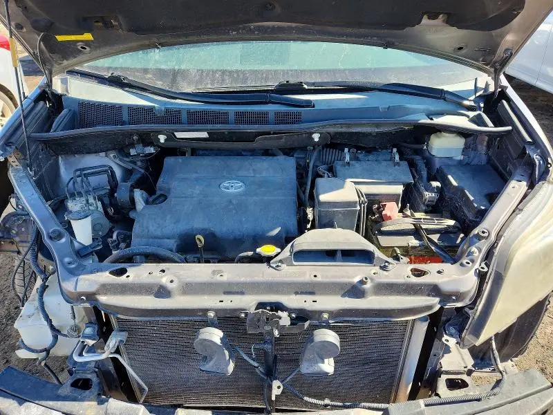 2014 TOYOTA SIENNA SE 8-PASSENGER  