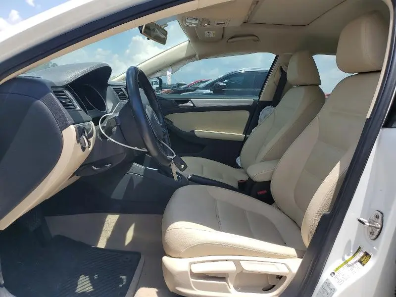2016 VOLKSWAGEN JETTA SE  