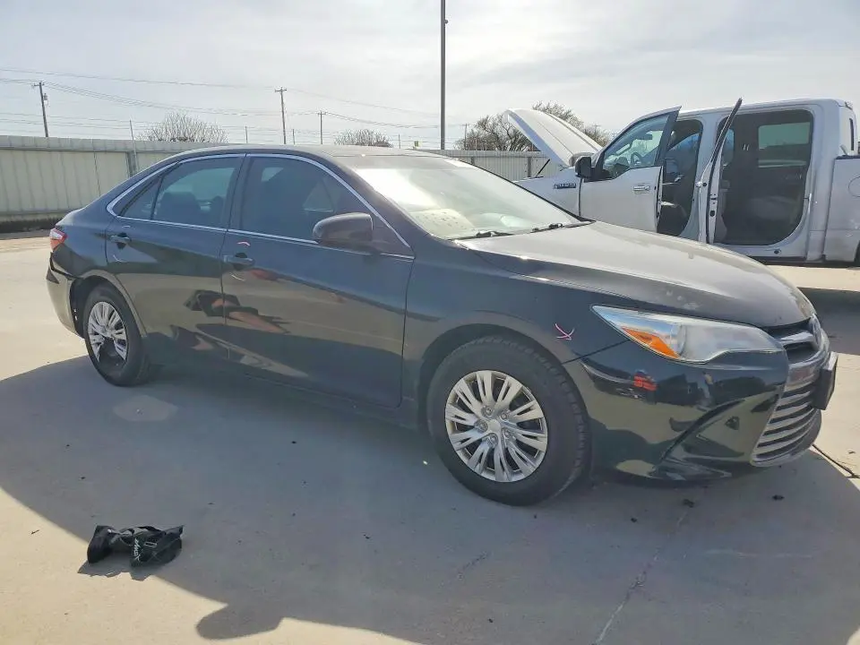 2016 TOYOTA CAMRY LE  