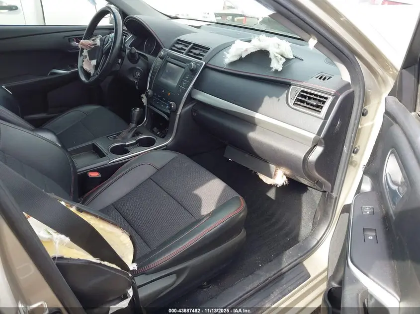 2016 TOYOTA CAMRY SE