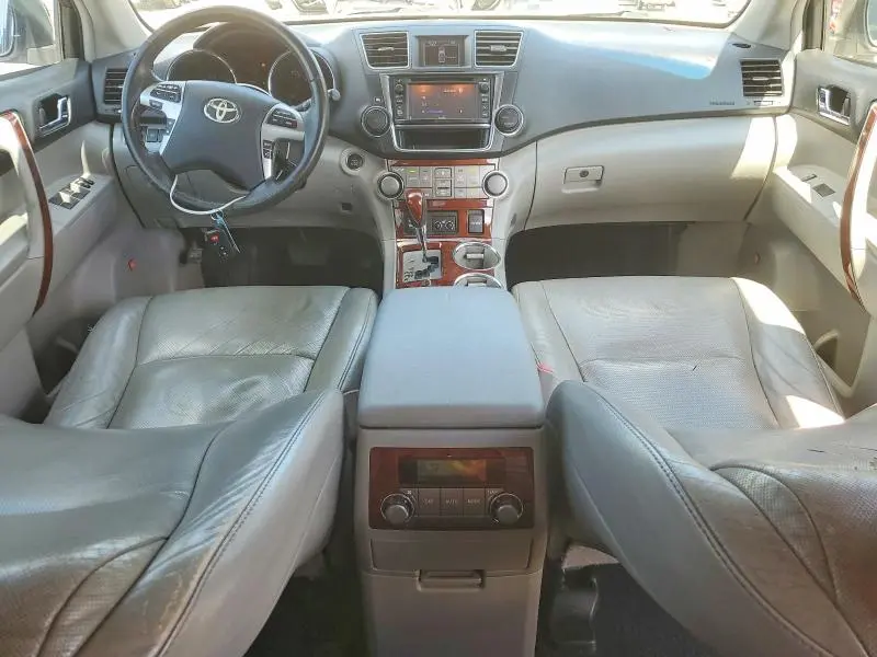 2013 TOYOTA HIGHLANDER LIMITED  