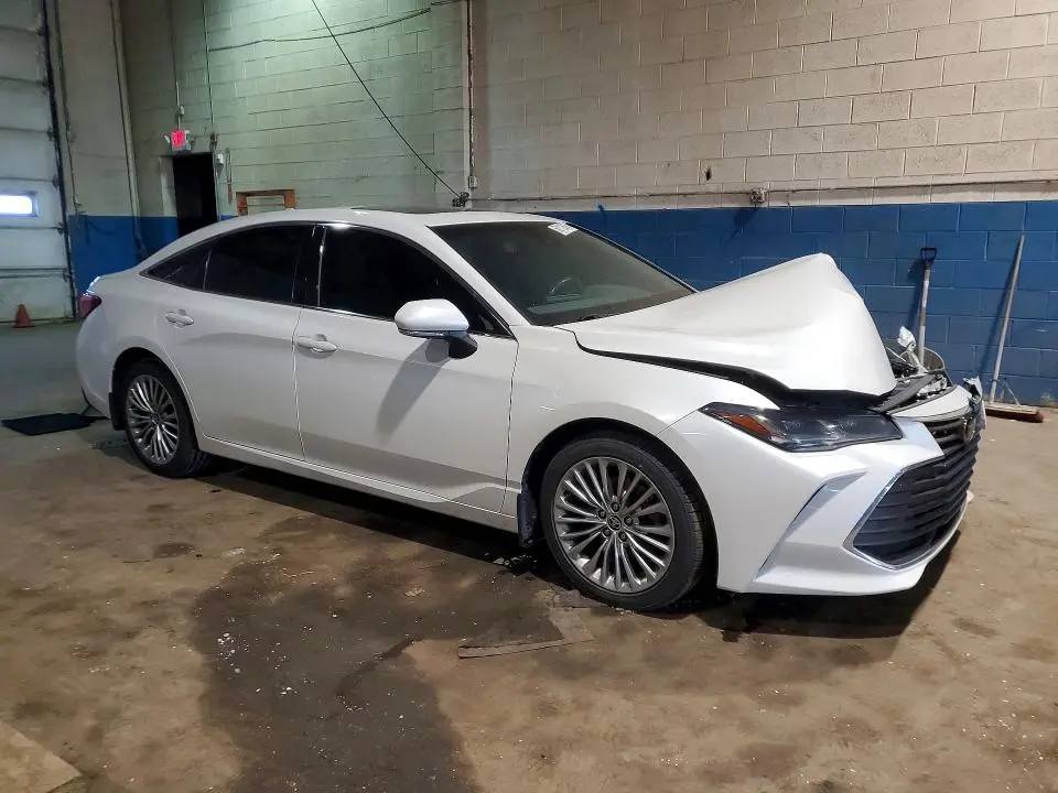 2022 TOYOTA AVALON LIMITED  