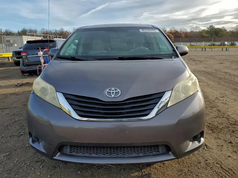 2011 TOYOTA SIENNA LE 8-PASSENGER  