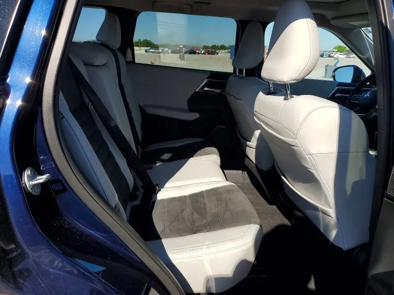 2025 MITSUBISHI OUTLANDER SE  