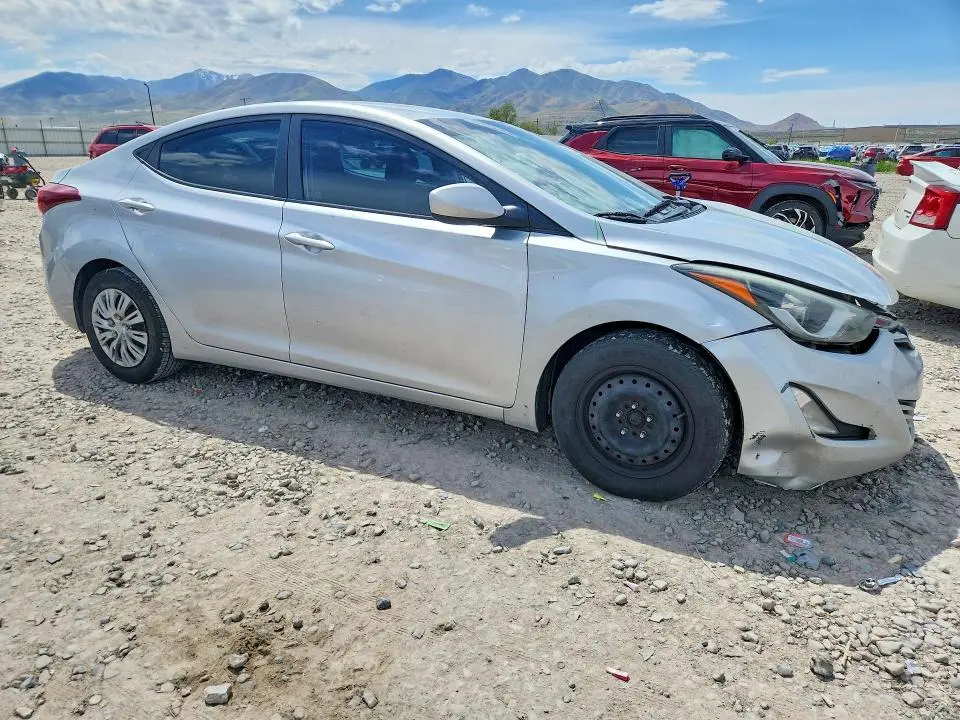 2016 HYUNDAI ELANTRA SE  