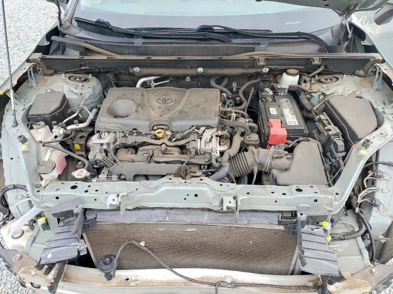 2021 TOYOTA RAV4 XLE  