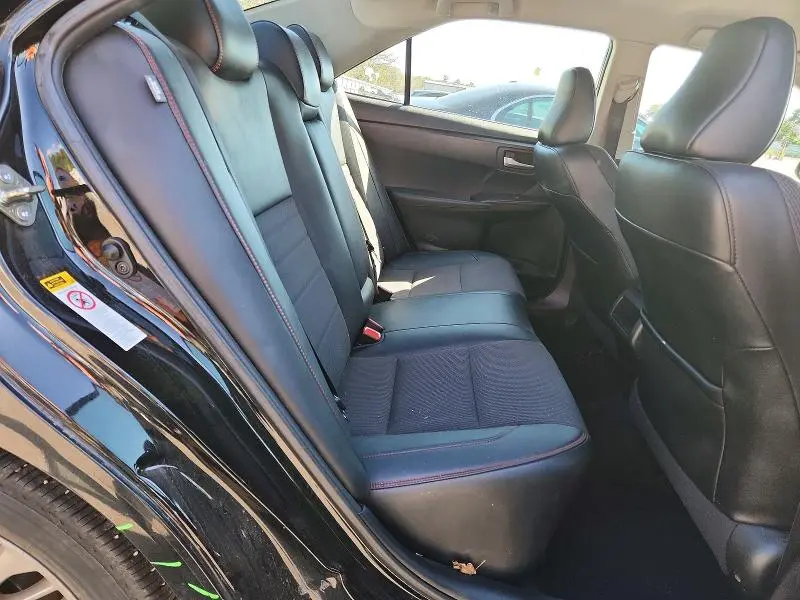 2016 TOYOTA CAMRY SE  