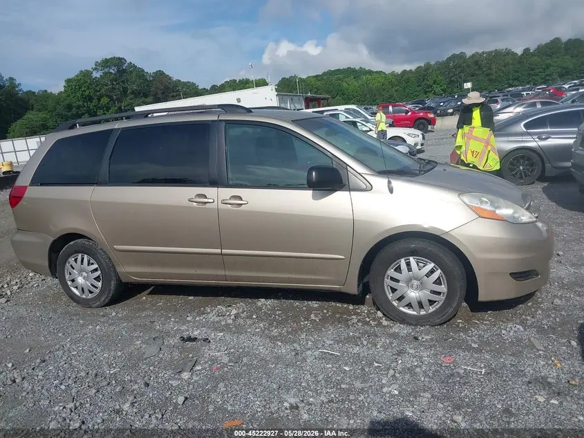 2010 TOYOTA SIENNA LE