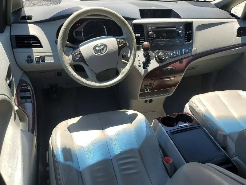 2014 TOYOTA SIENNA XLE 8-PASSENGER  