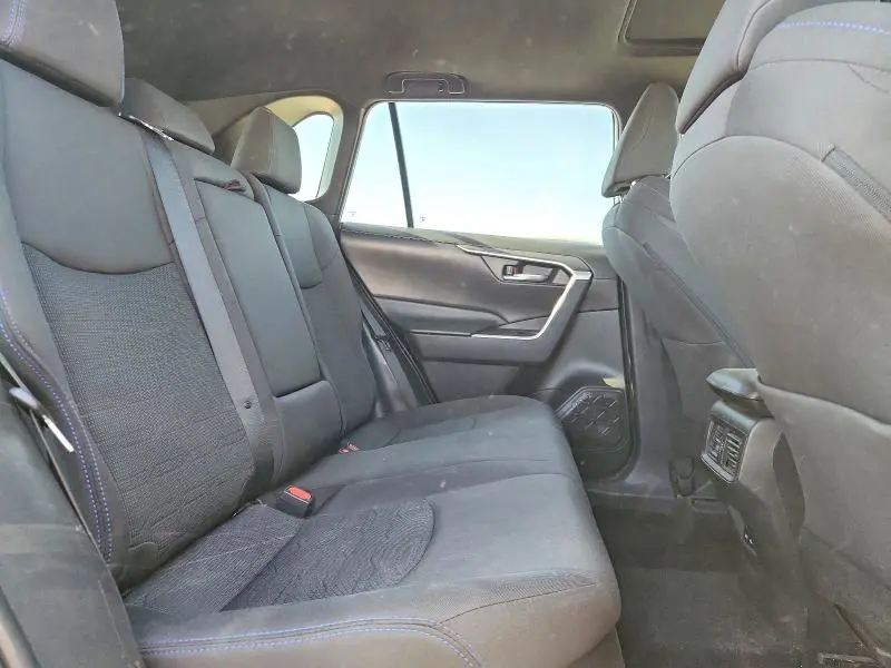 2022 TOYOTA RAV4 SE  