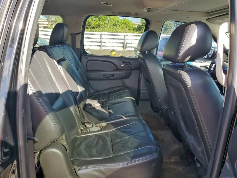 2011 CHEVROLET SUBURBAN K1500 LT  