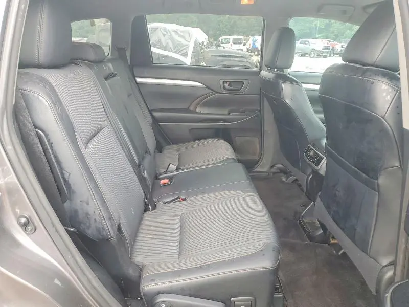 2015 TOYOTA HIGHLANDER LE PLUS  