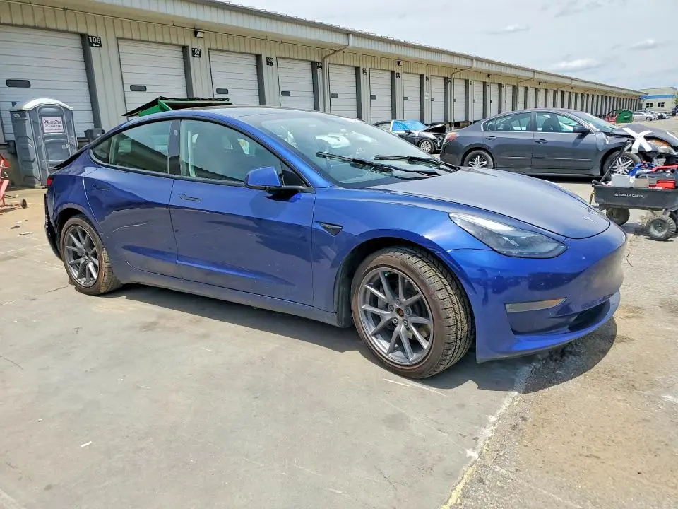 2022 TESLA 3   