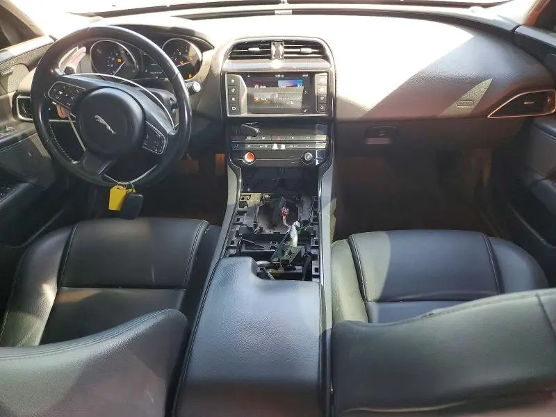 2017 JAGUAR XE PREMIUM  