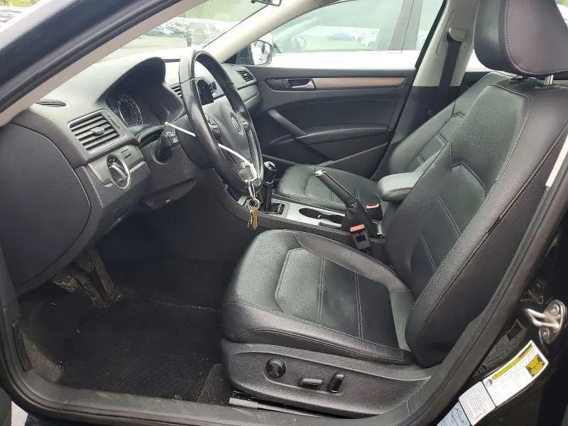 2015 VOLKSWAGEN PASSAT SE  