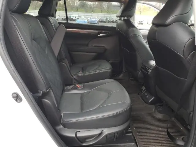 2022 TOYOTA HIGHLANDER PLATINUM  