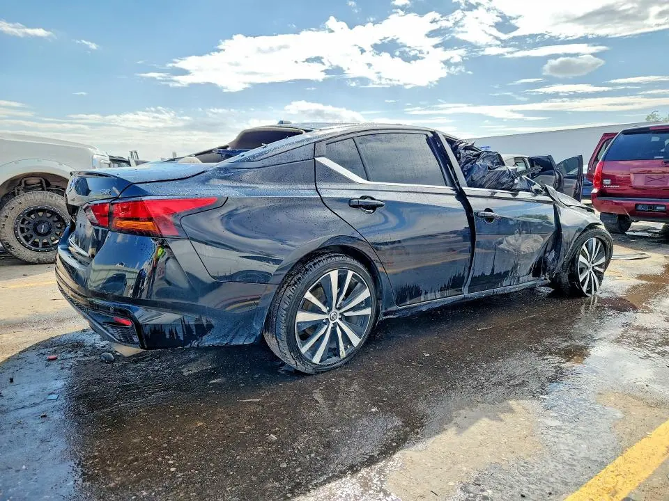 2021 NISSAN ALTIMA SR  