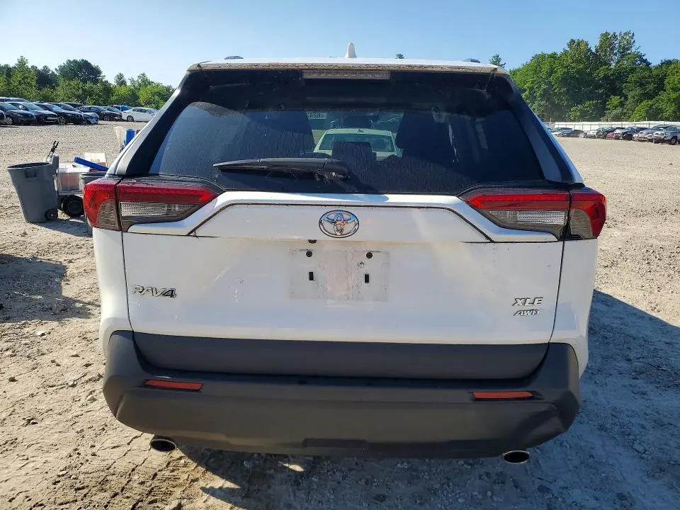 2019 TOYOTA RAV4 XLE  