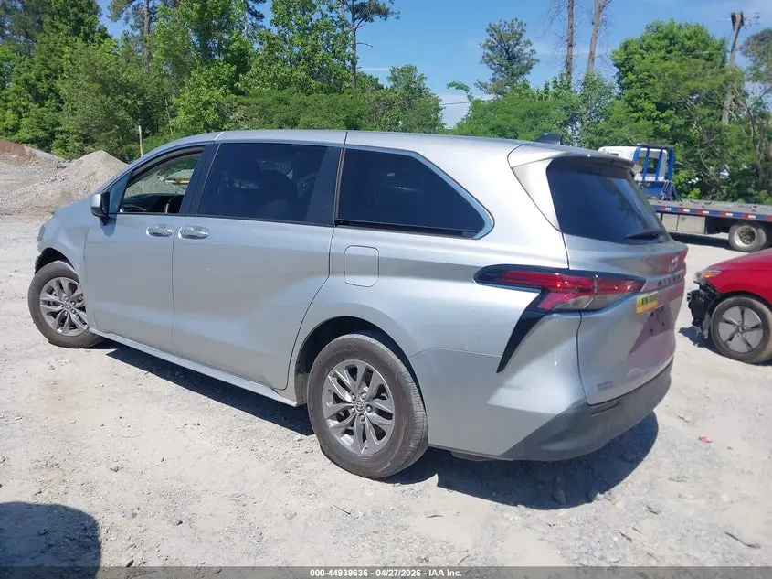 2022 TOYOTA SIENNA LE
