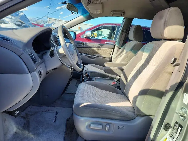 2010 TOYOTA SIENNA LE  