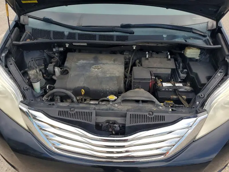 2015 TOYOTA SIENNA XLE 8-PASSENGER  