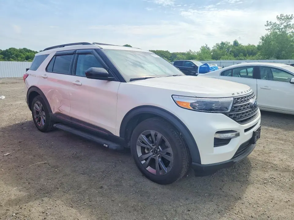 2022 FORD EXPLORER XLT  
