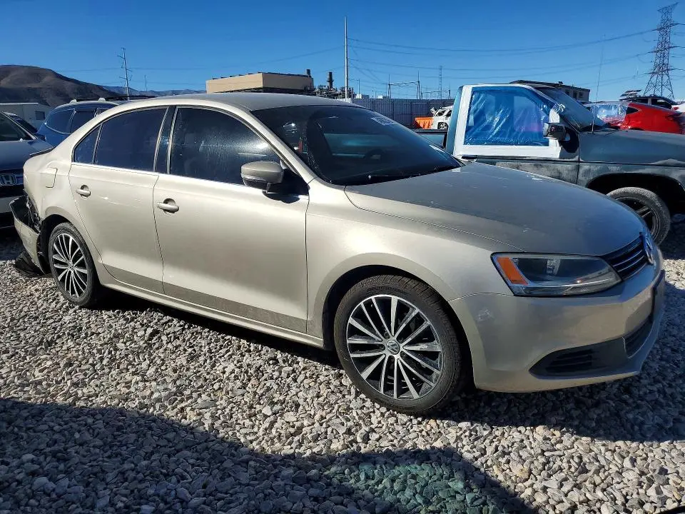 2013 VOLKSWAGEN JETTA SE  