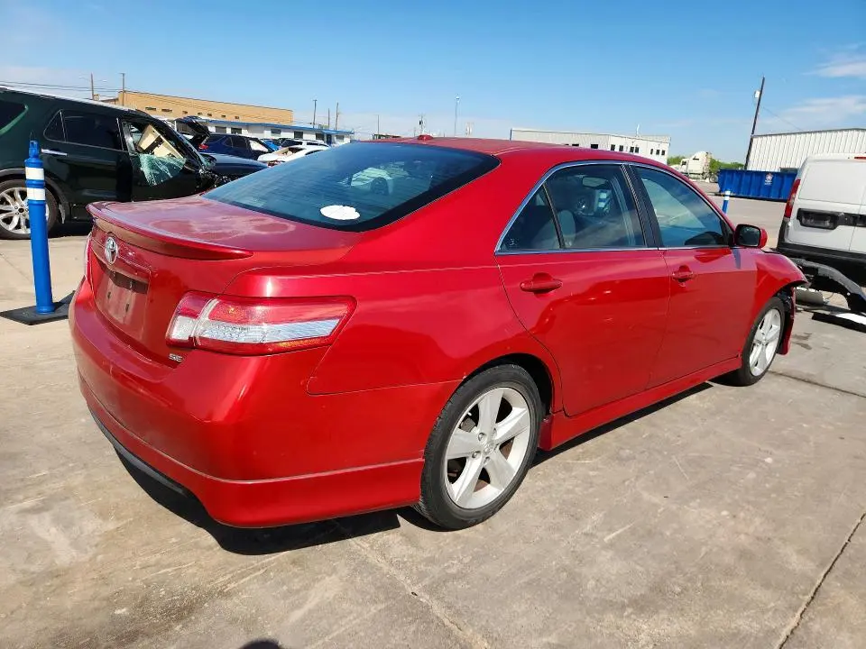 2011 TOYOTA CAMRY SE  