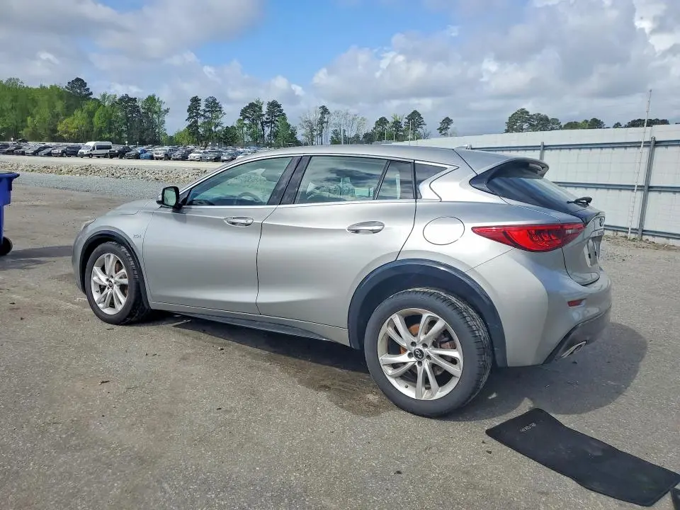 2018 INFINITI QX30 LUXURY  