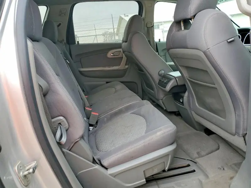 2010 CHEVROLET TRAVERSE LS  