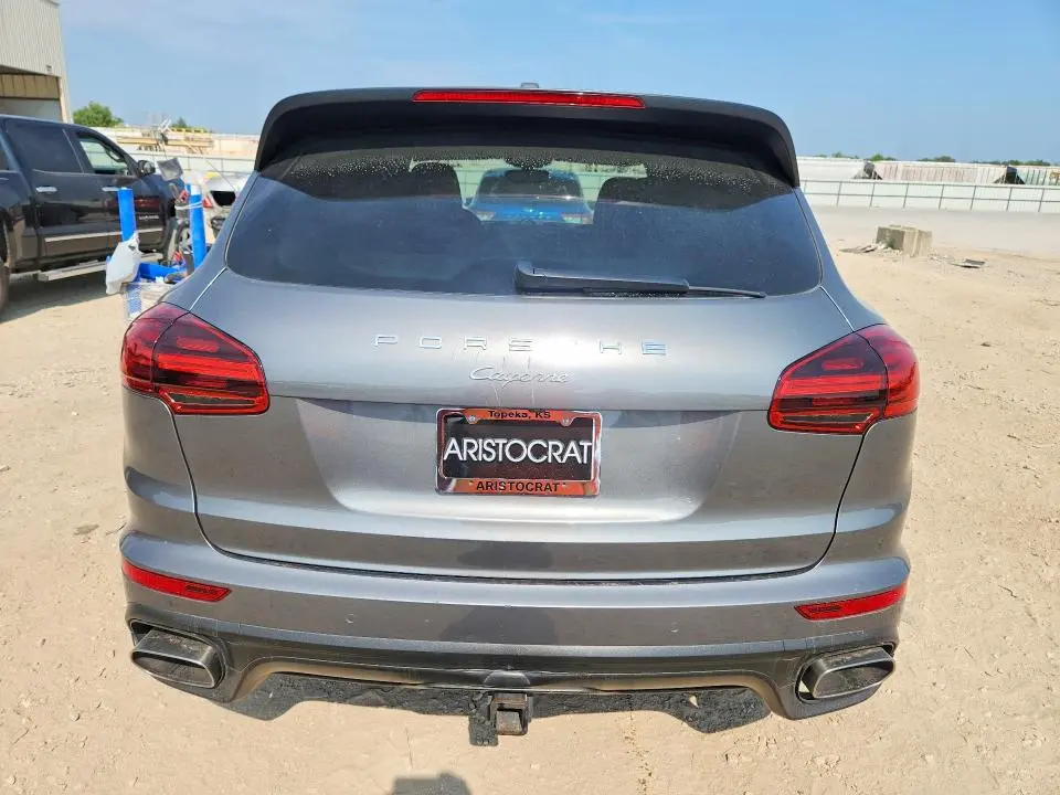 2016 PORSCHE CAYENNE   