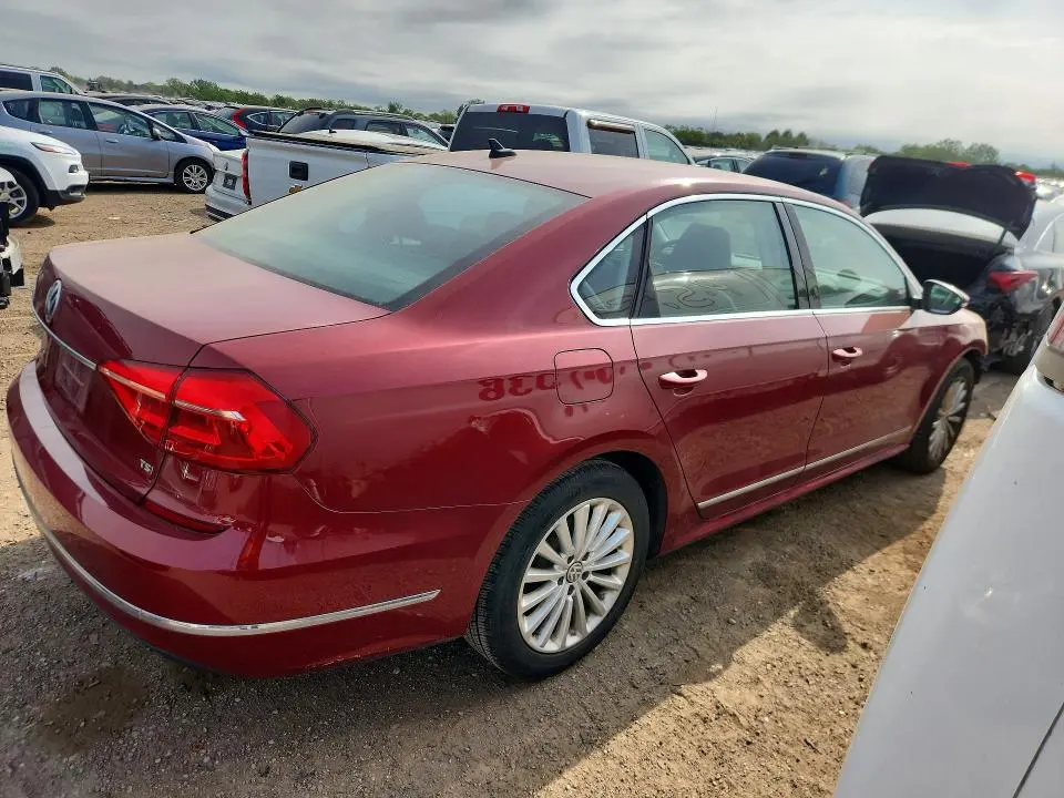 2016 VOLKSWAGEN PASSAT SE  