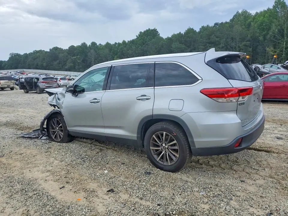 2019 TOYOTA HIGHLANDER XLE  