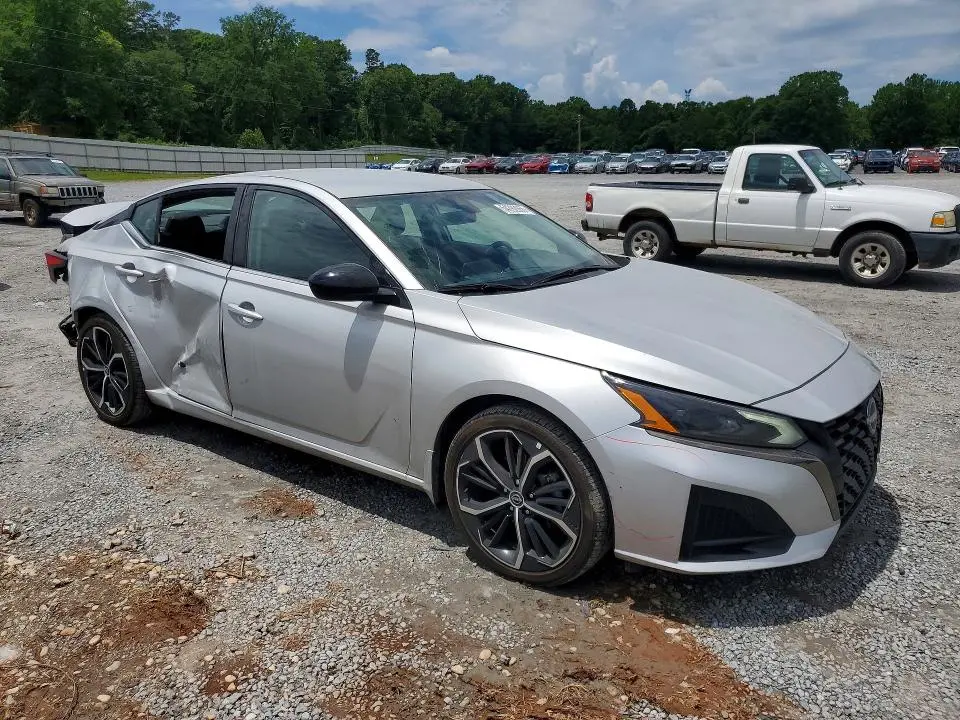 2025 NISSAN ALTIMA SR  