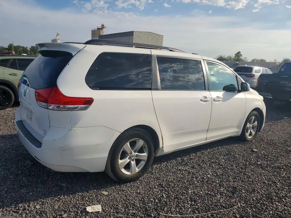 2011 TOYOTA SIENNA LE  