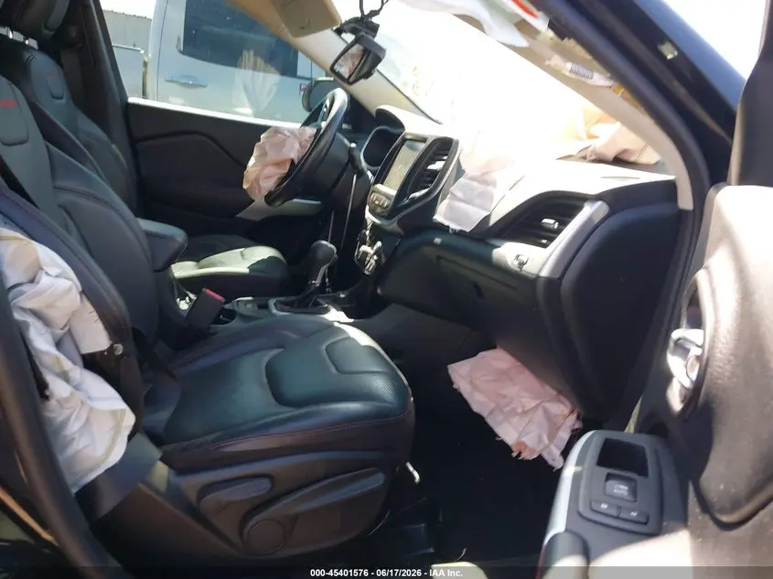 2018 JEEP CHEROKEE TRAILHAWK 4X4