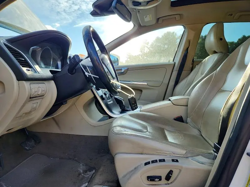 2015 VOLVO XC60 T6 PREMIER+  